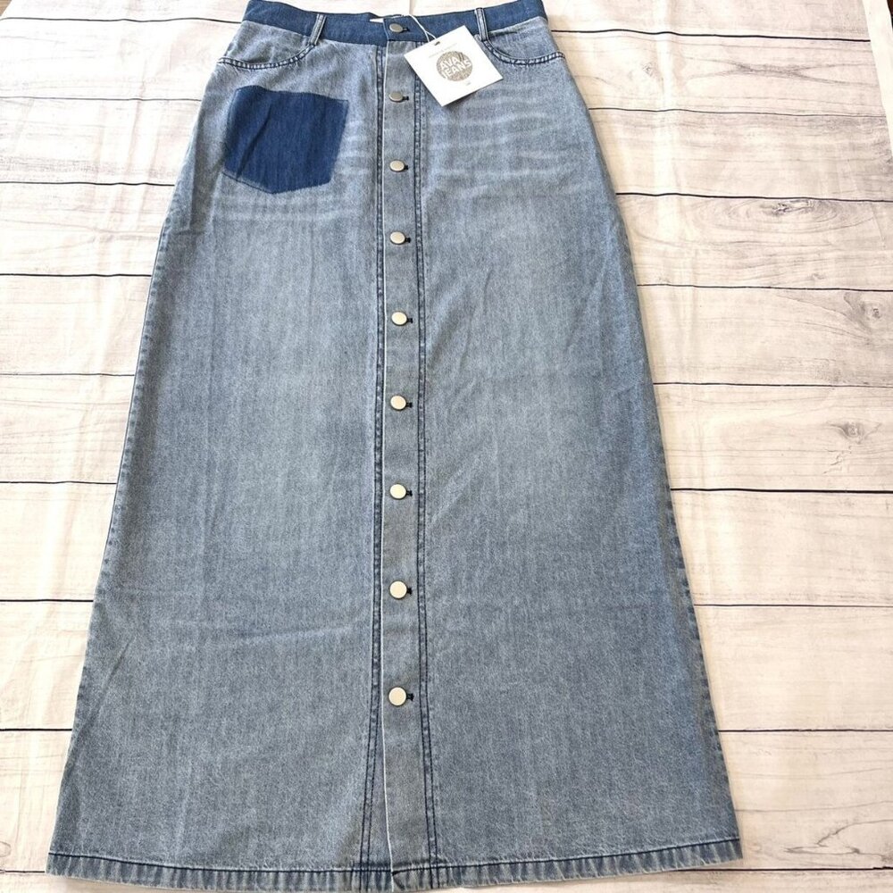 🆕NWT Ava Jeans Two-toned Denim Button Maxi Skirt